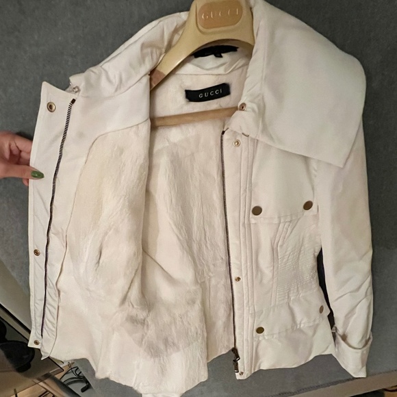Vintage Gucci White Ski Jacket with Removable Fur Lining - Picture 4 of 13